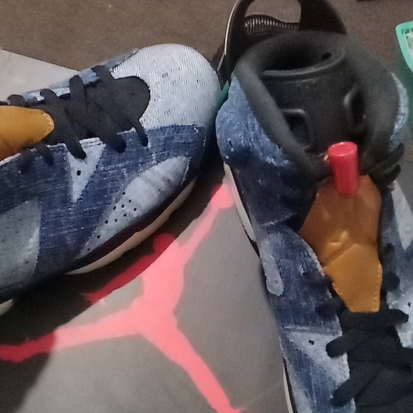 Air Jordan size 8 Retros - Picture 2 of 8